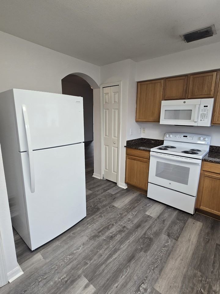 11010 Whitecap Dr #1 - Photo 2 of 8