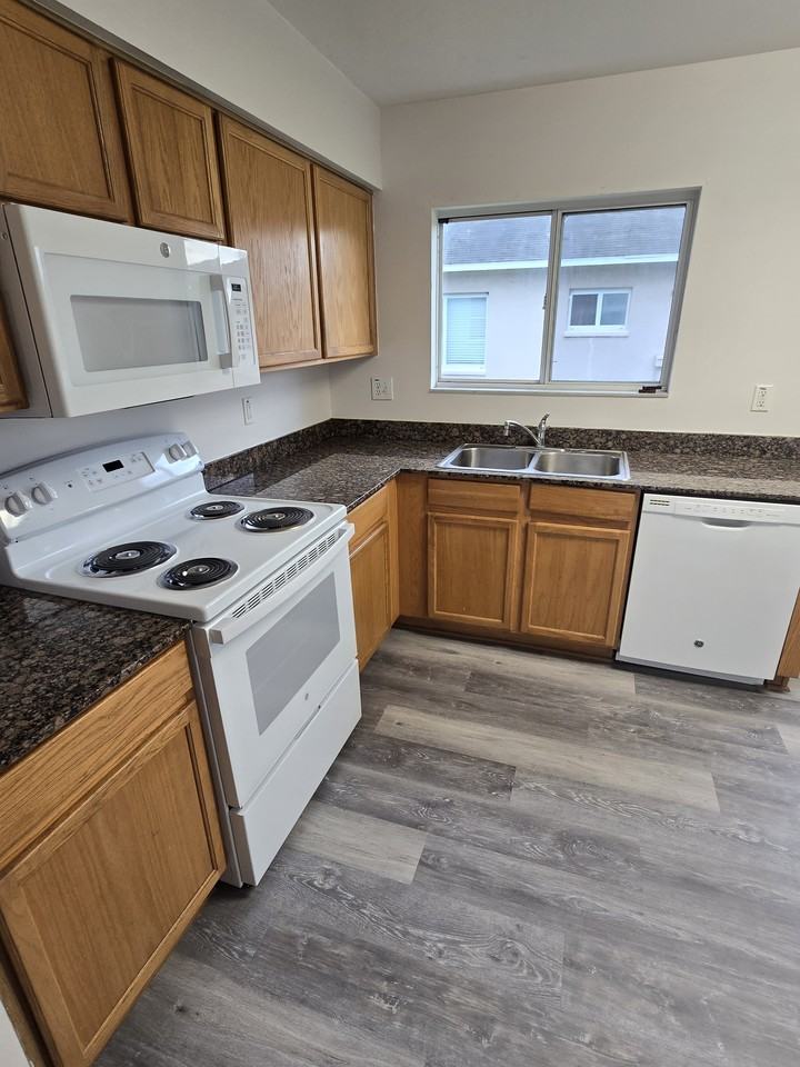 11010 Whitecap Dr #1 - Photo 3 of 8