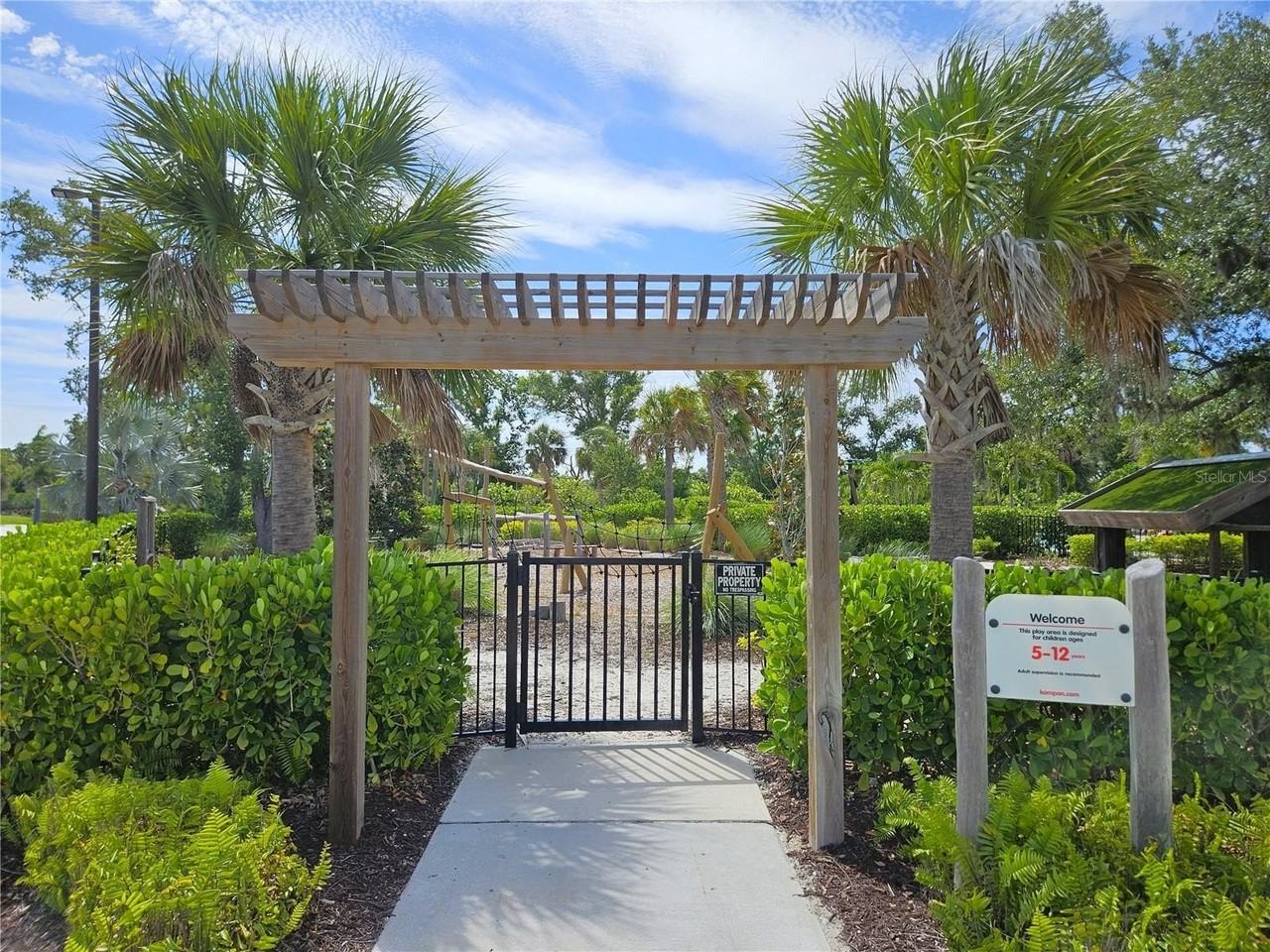 15285 Shady Palms Ln - Photo 4 of 50