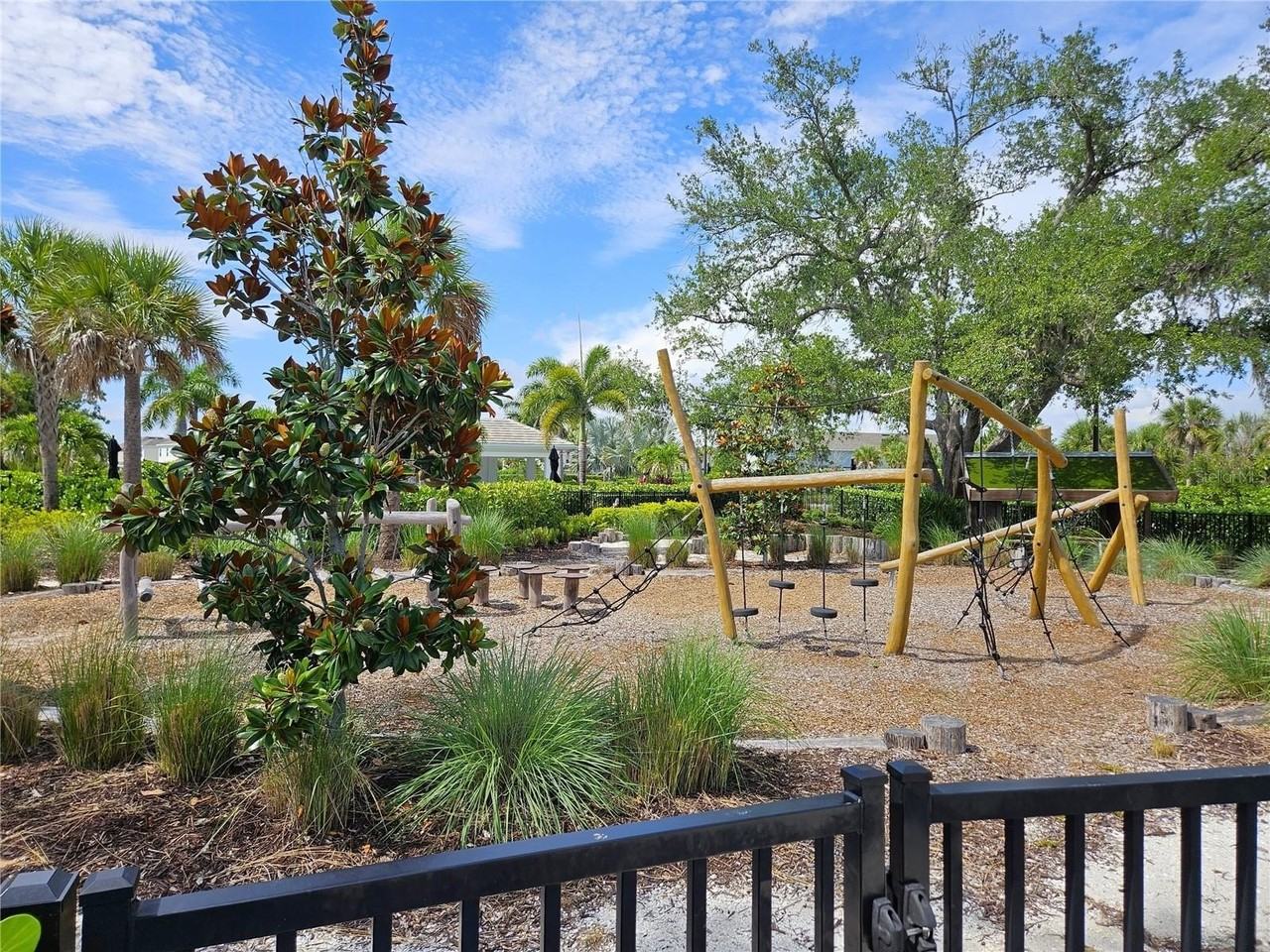 15285 Shady Palms Ln - Photo 5 of 50