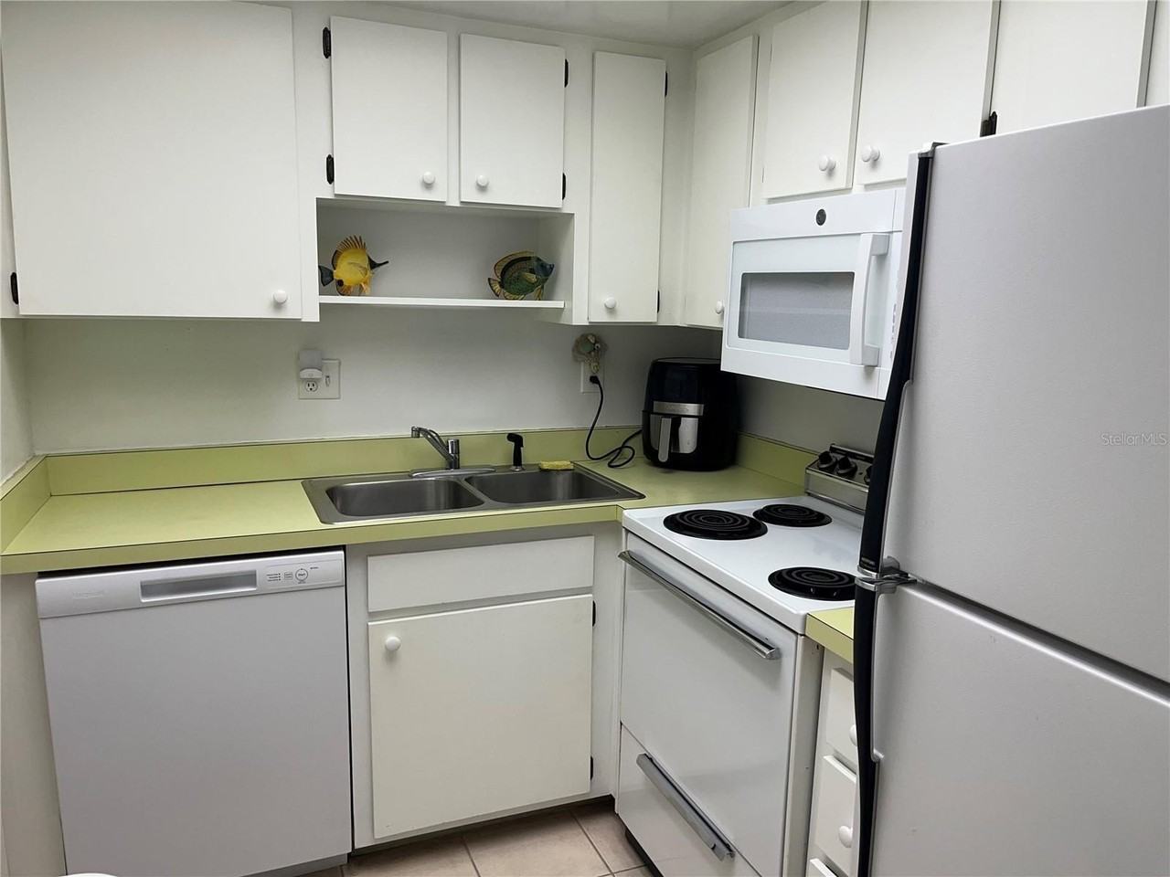 612 Bird Bay Dr S #112CAR - Photo 3 of 29