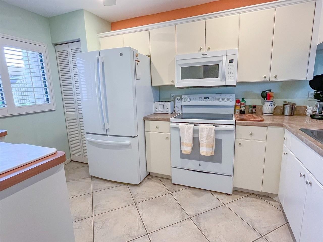 690 Bird Bay Cir #28 - Photo 6 of 40