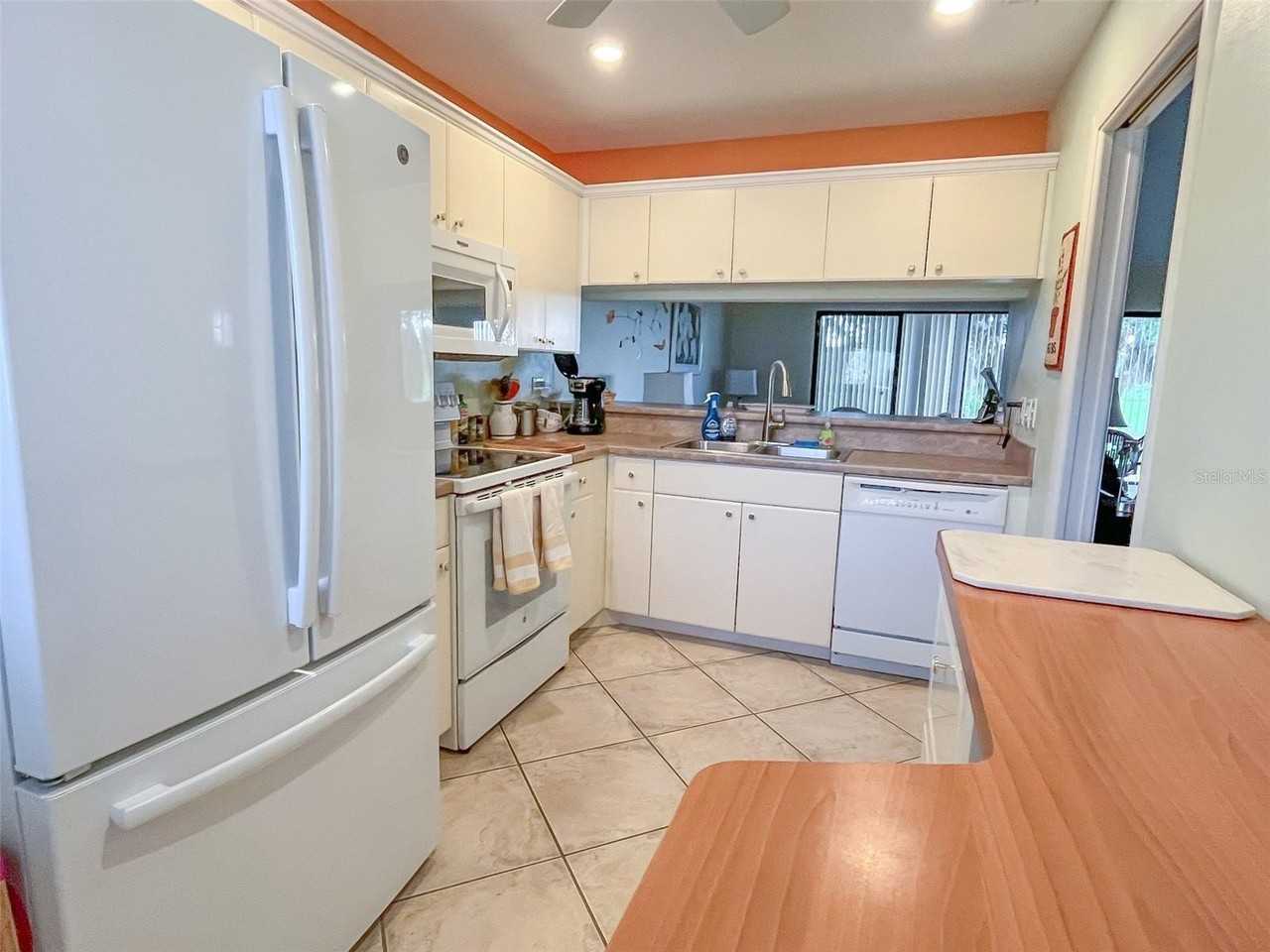 690 Bird Bay Cir #28 - Photo 7 of 40