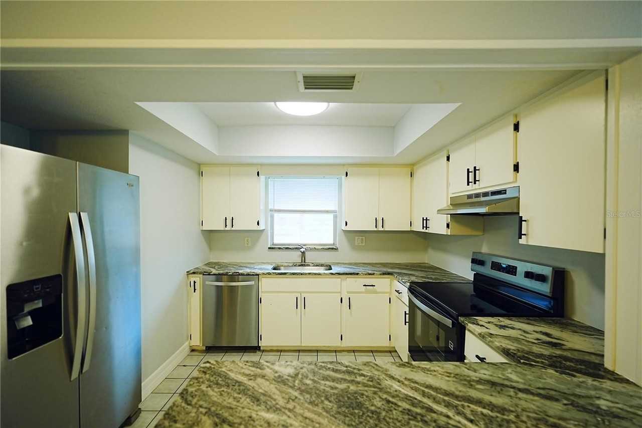 1882 Rita St - Photo 5 of 18