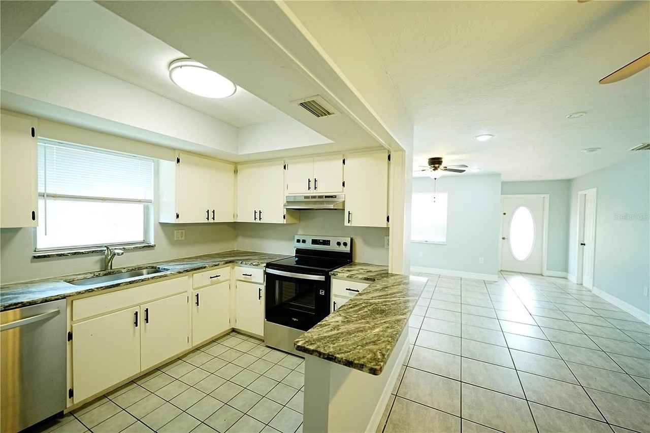 1882 Rita St - Photo 6 of 18