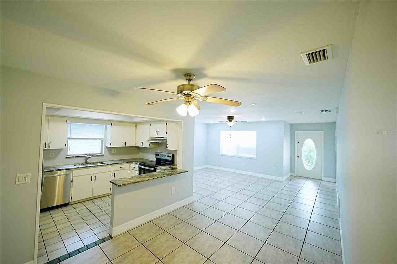 1882 Rita St - Photo 7 of 18