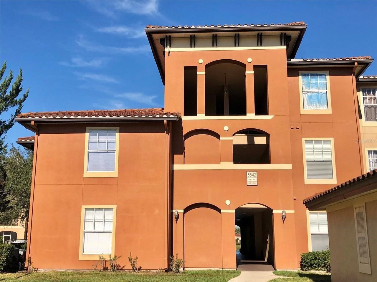 5542 Metrowest Blvd #104