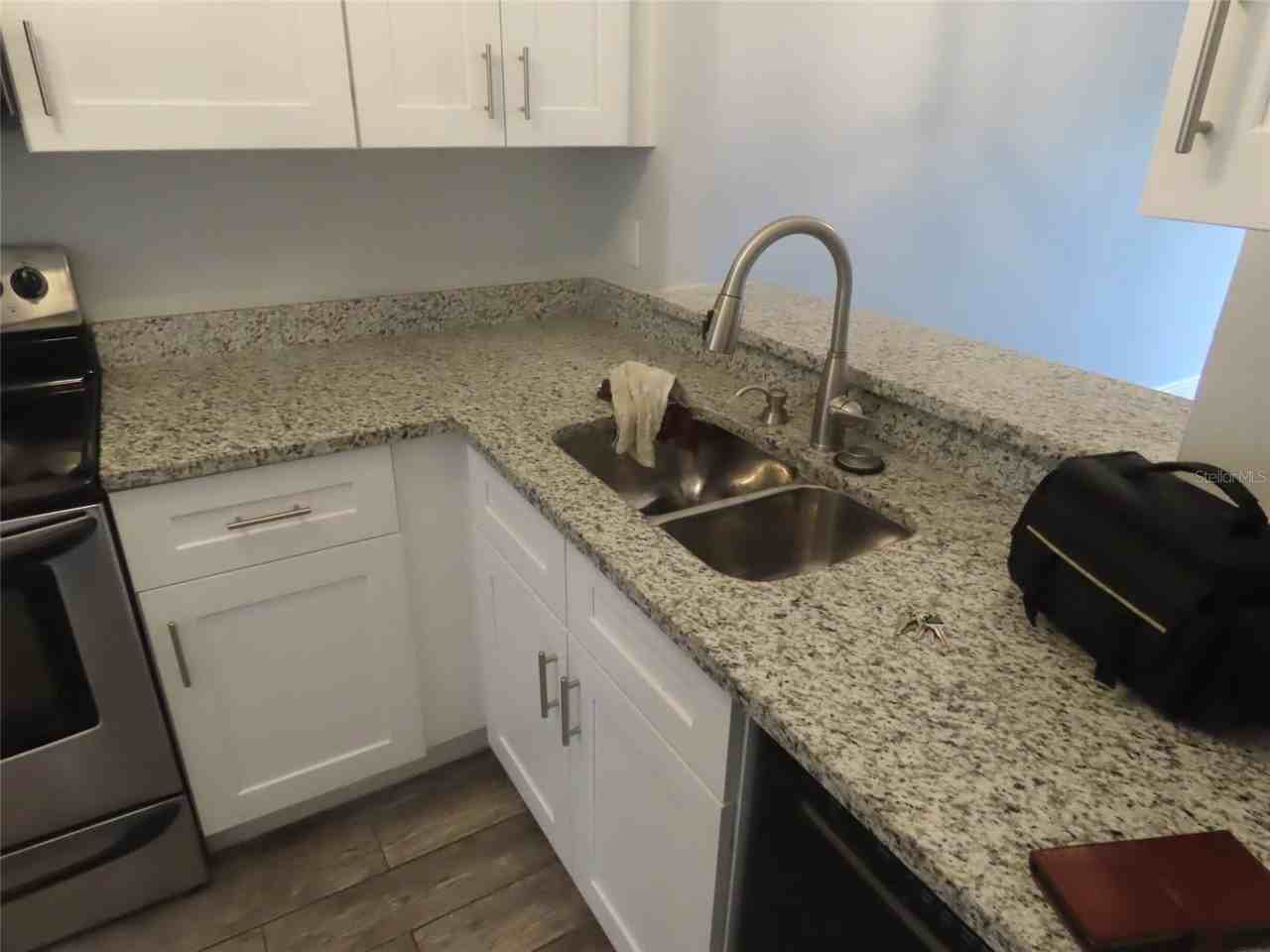 104 Creekside Way - Photo 5 of 12