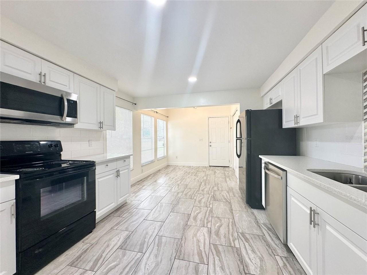 122 S Bulova Dr - Photo 5 of 43