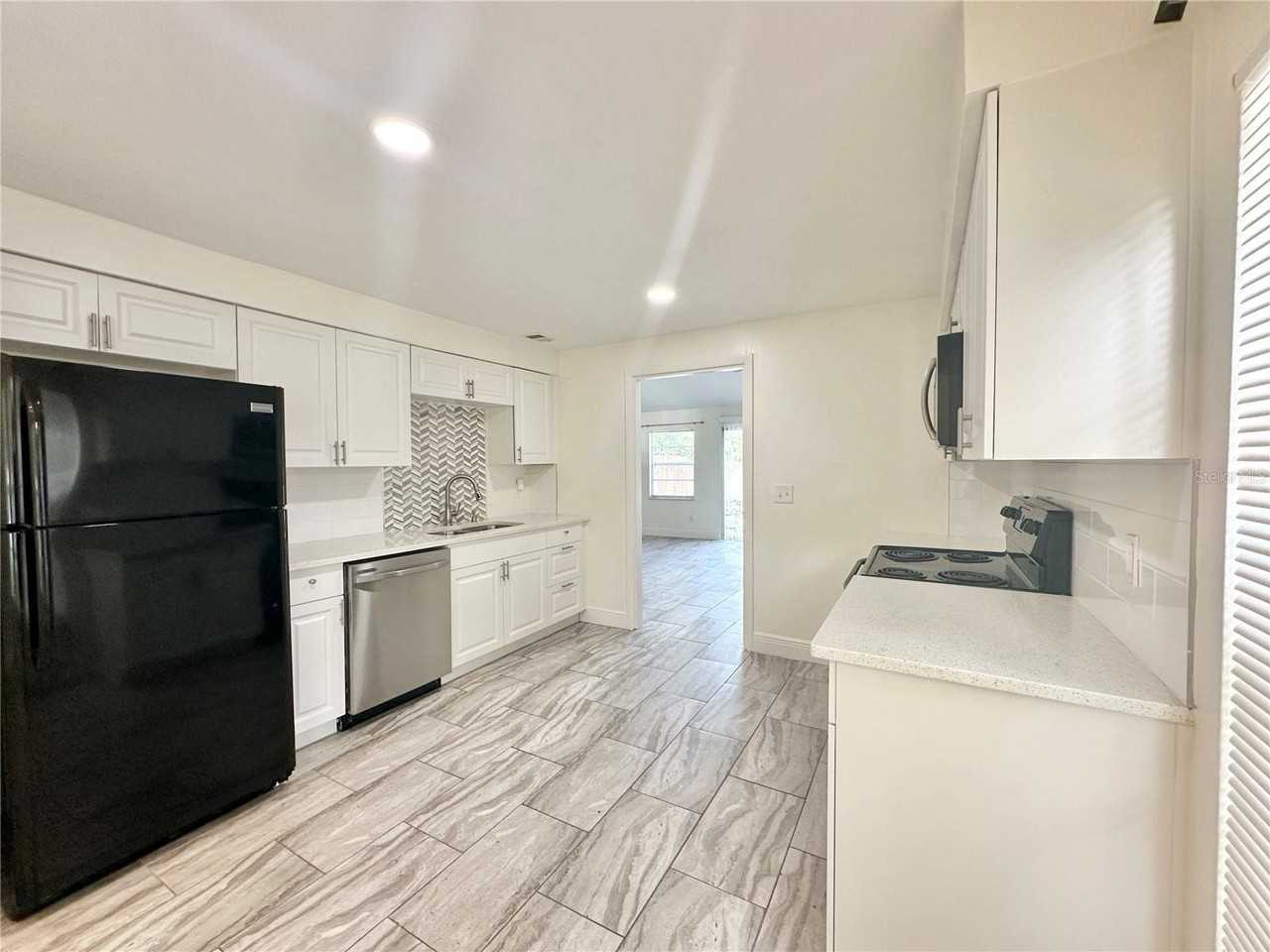 122 S Bulova Dr - Photo 6 of 43