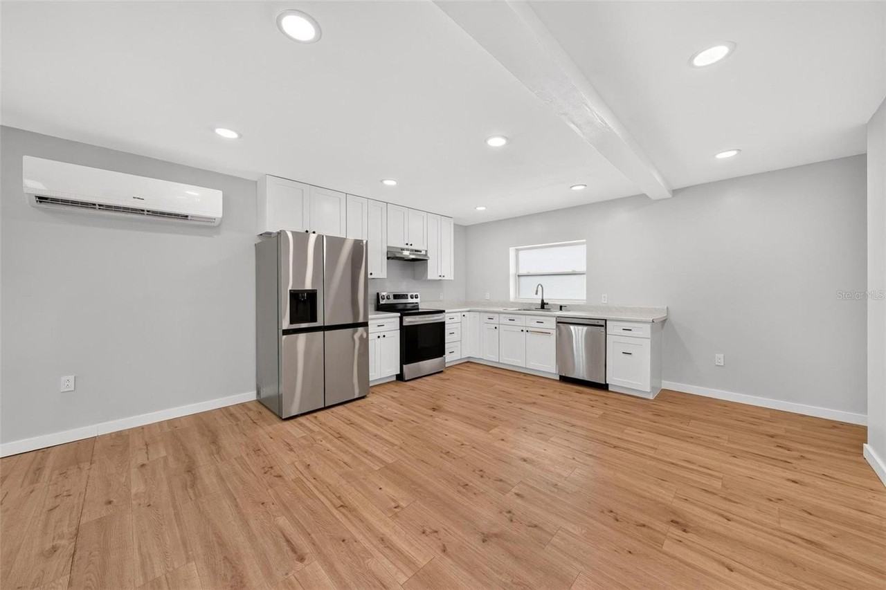 1099 Grove Ave - Photo 4 of 50