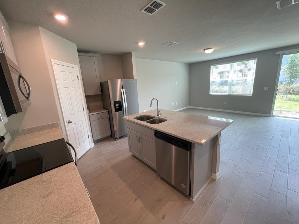 513 Legacy Loop - Photo 2 of 32