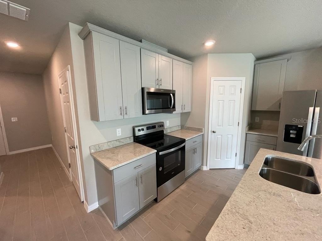 513 Legacy Loop - Photo 3 of 32