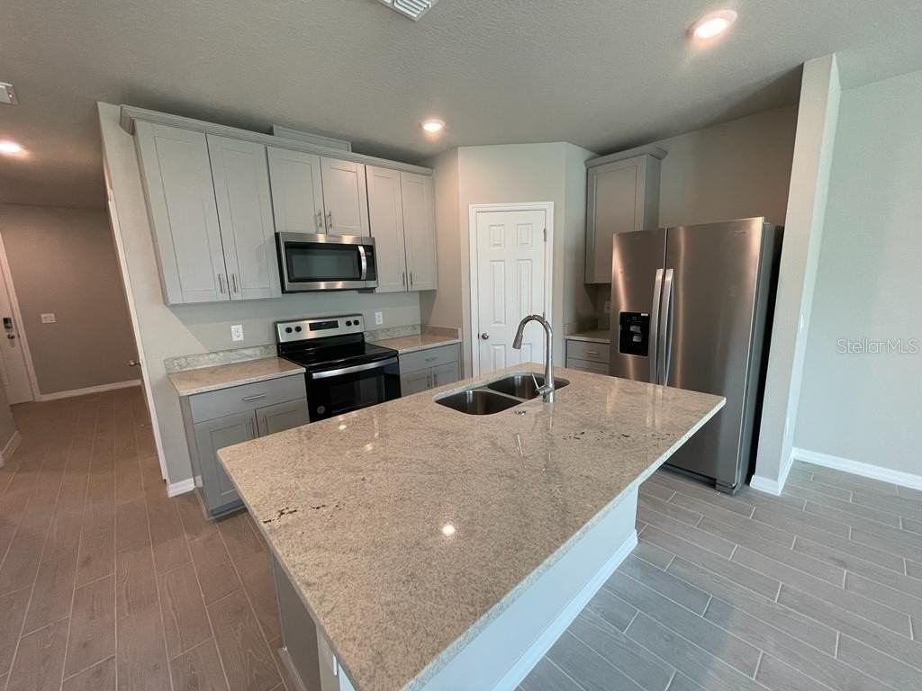 513 Legacy Loop - Photo 6 of 32