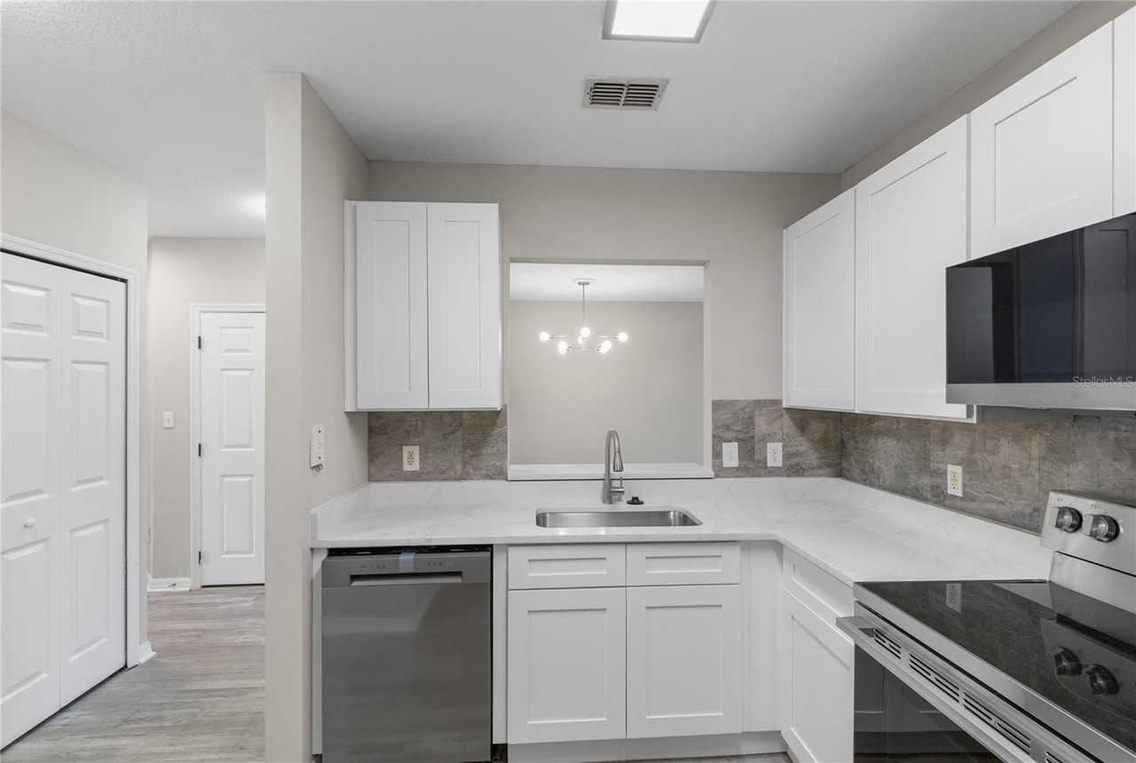 522 Villa Del Sol Cir #201 - Photo 4 of 24