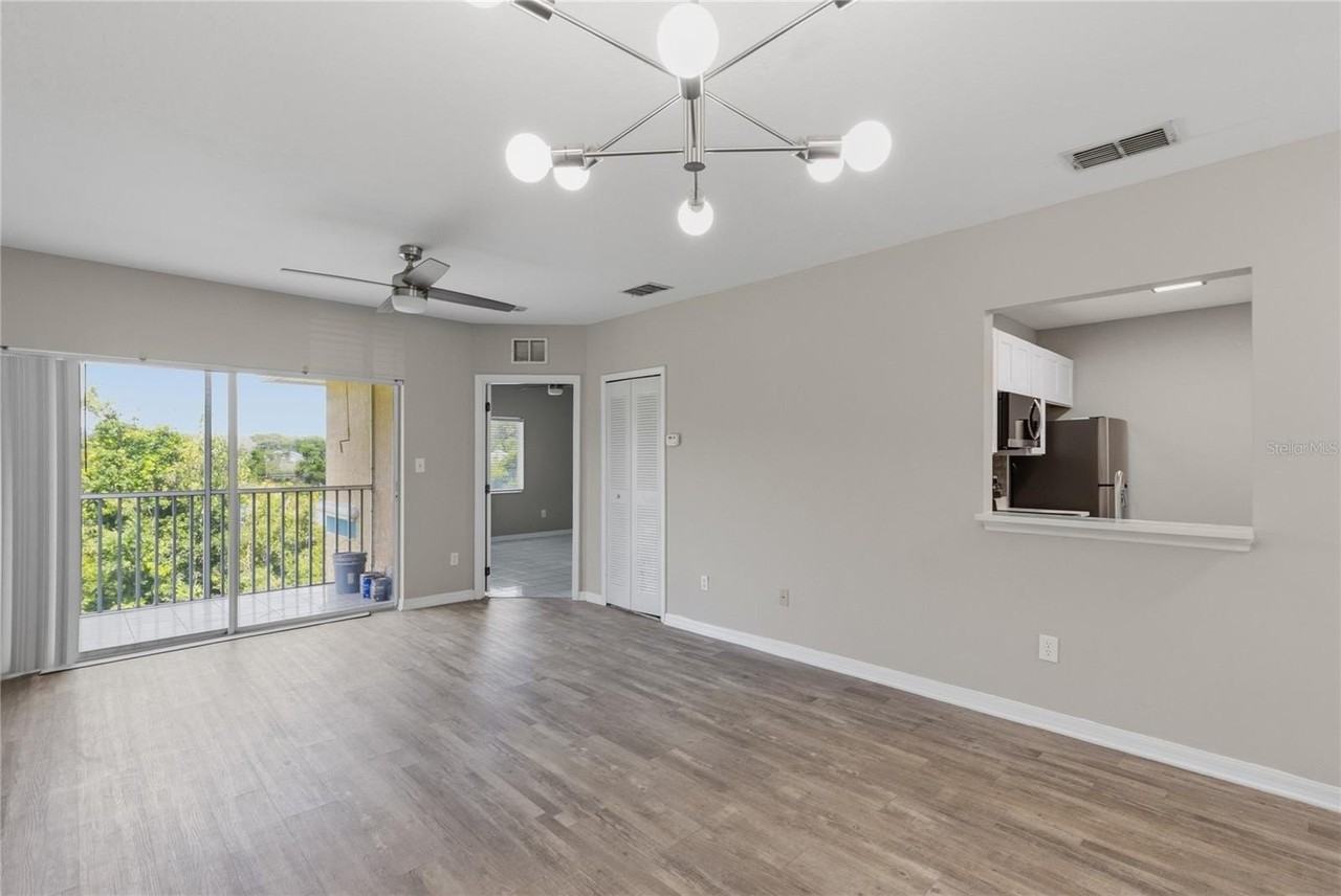 522 Villa Del Sol Cir #201 - Photo 5 of 24