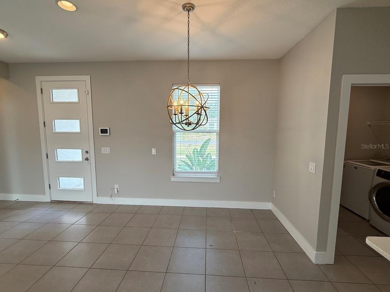 105 Zinnia Ln W - Photo 2 of 18