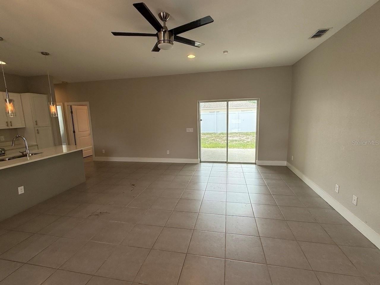 105 Zinnia Ln W - Photo 5 of 18