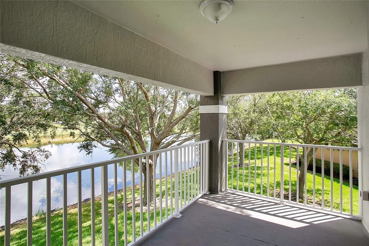13815 Fairway Island Dr #1328 - Photo 3 of 23