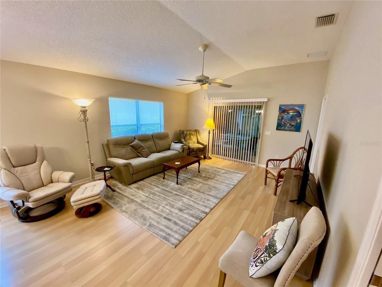 1534 Lime Grove Ln - Photo 2 of 27