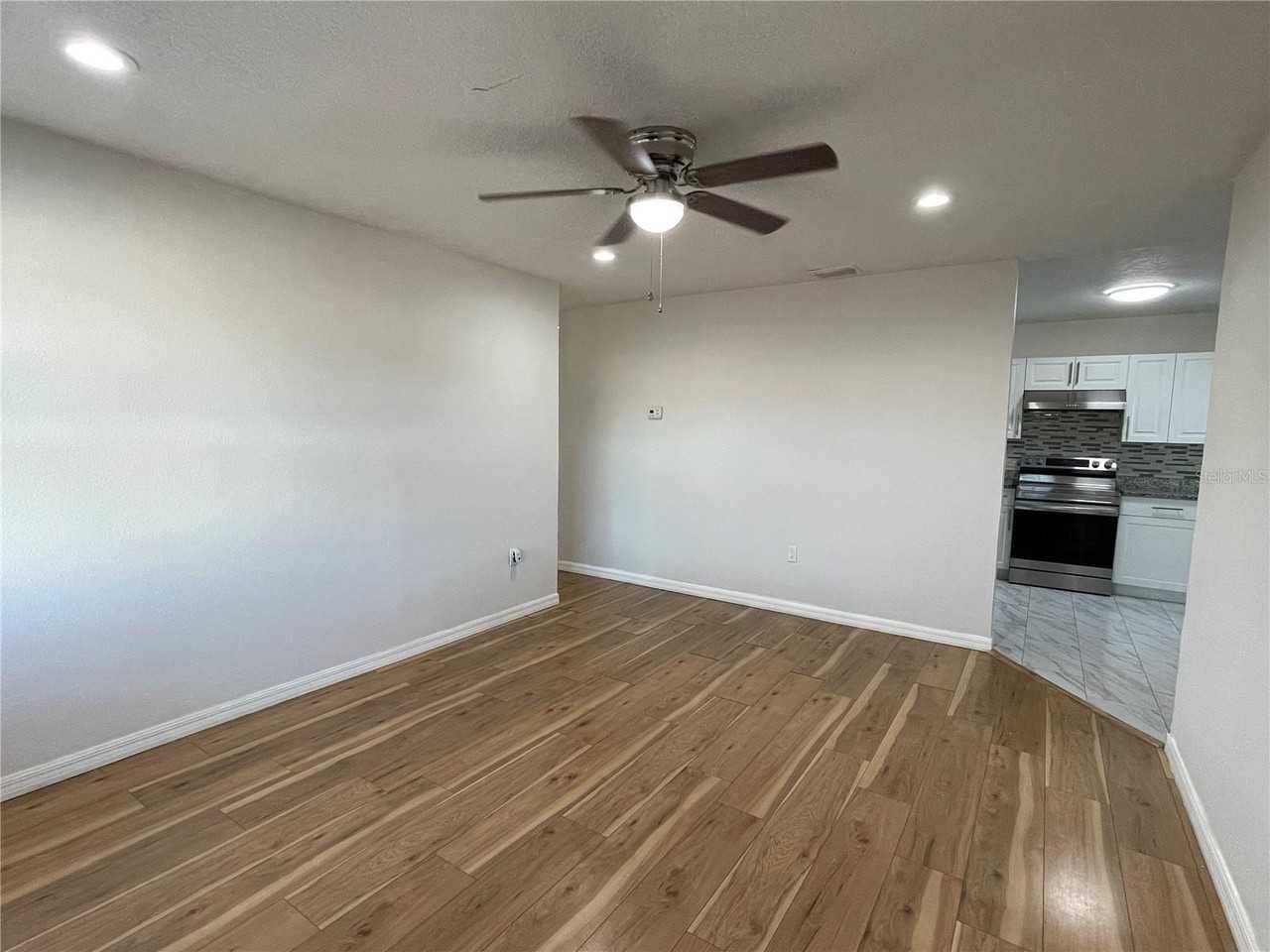 1208 Carlton Ave - Photo 5 of 22