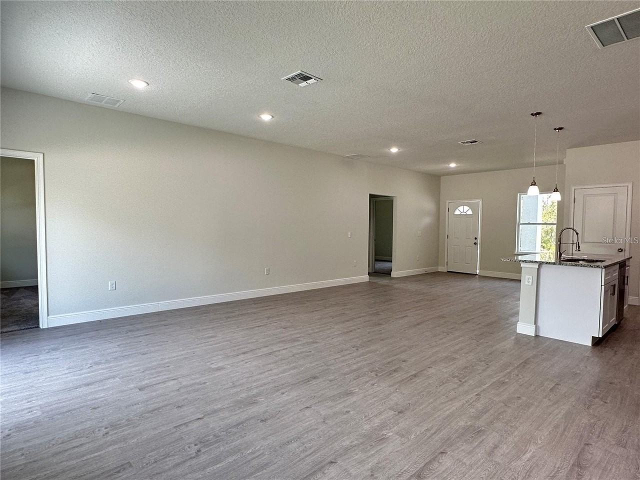 149 Maple Dr - Photo 3 of 31