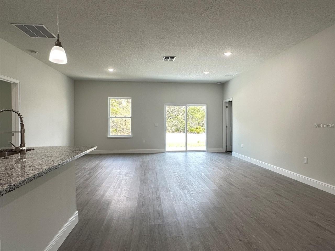 149 Maple Dr - Photo 4 of 31