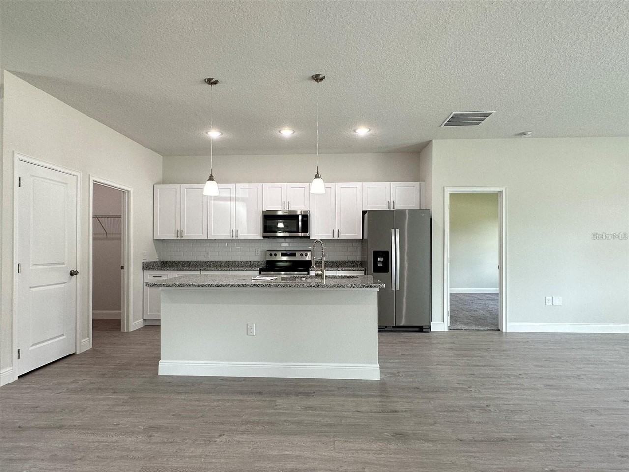 149 Maple Dr - Photo 6 of 31