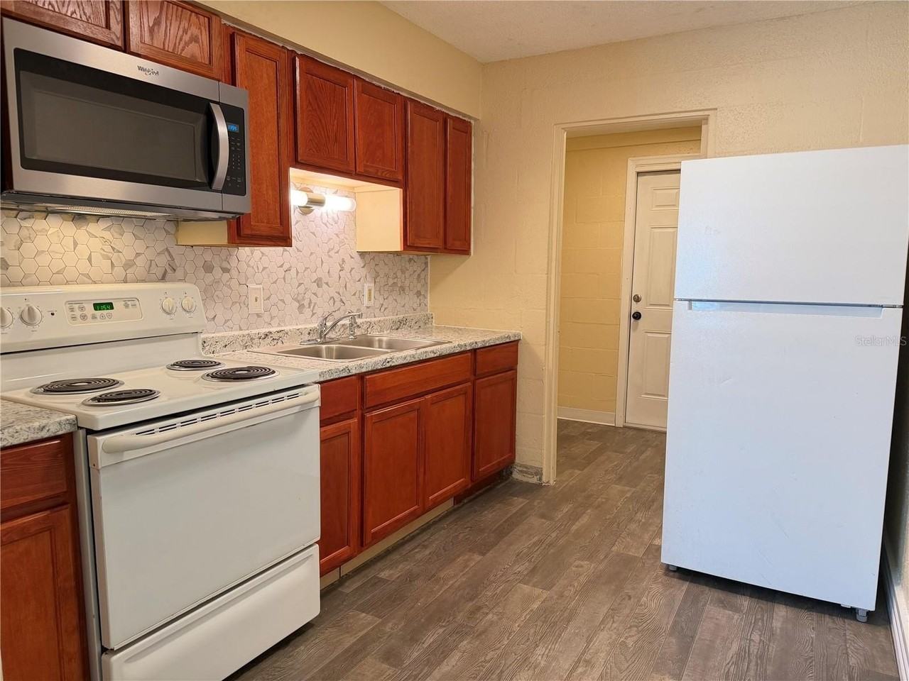 2988 Stowe Pl - Photo 3 of 9