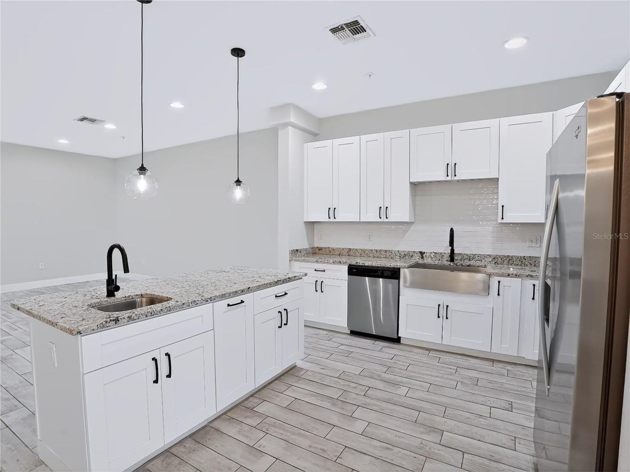 2233R E Kaley Ave #6 - Photo 3 of 28