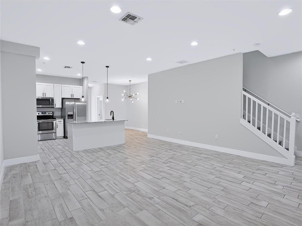 2233R E Kaley Ave #6 - Photo 2 of 28