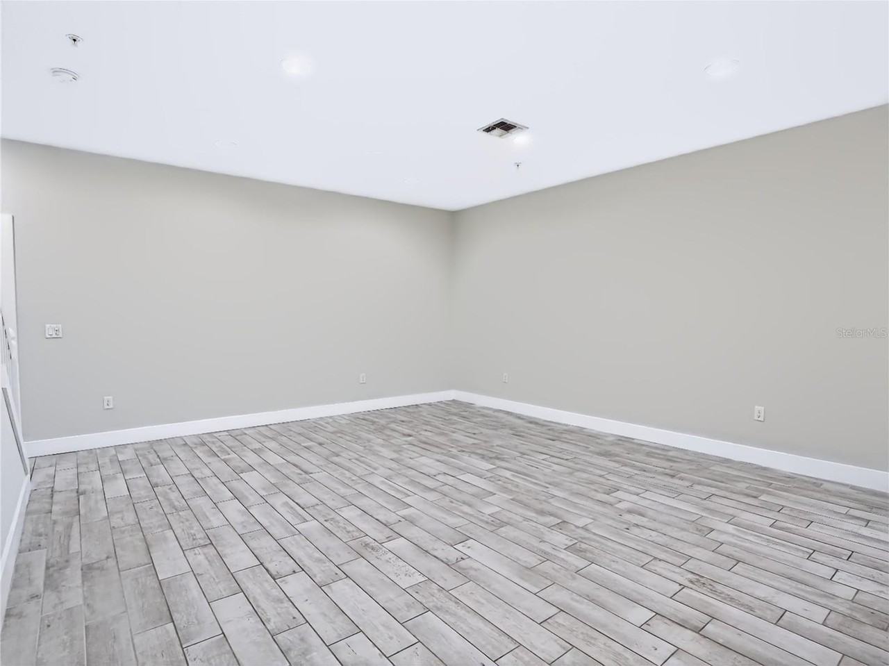 2233R E Kaley Ave #6 - Photo 6 of 28