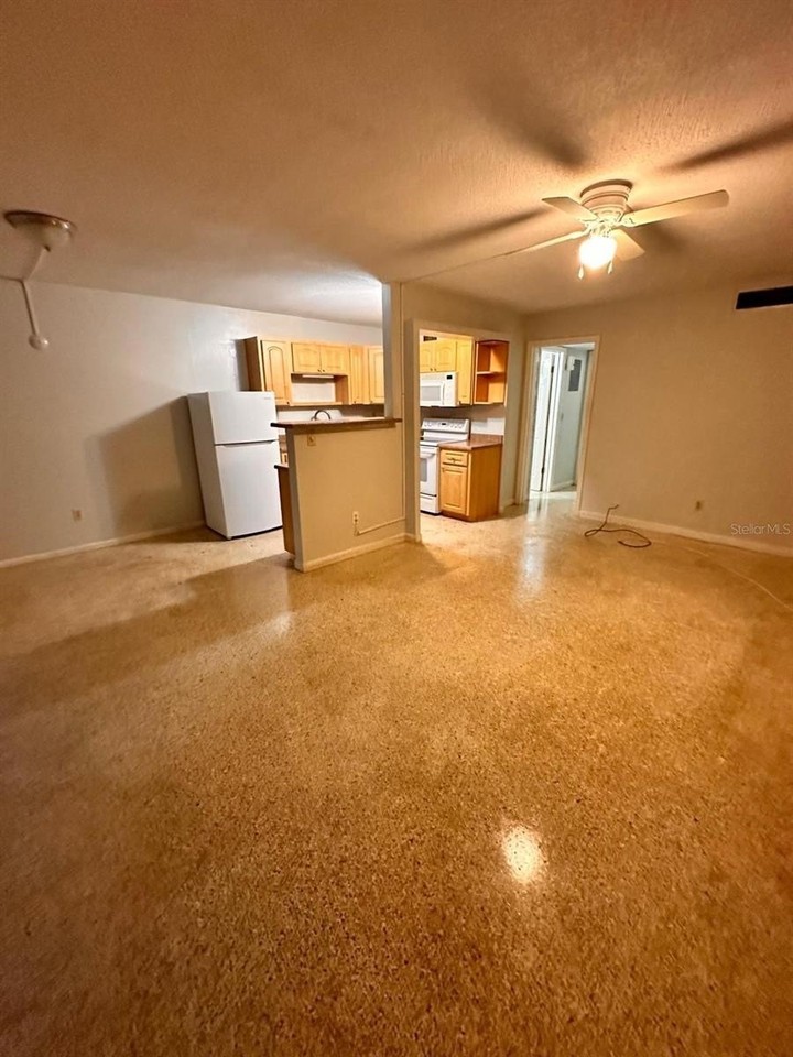 305 E Dakin Ave #11 - Photo 3 of 10