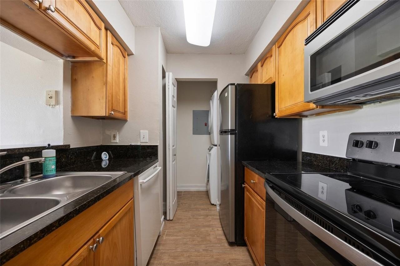241 Afton Sq #103 - Photo 4 of 18