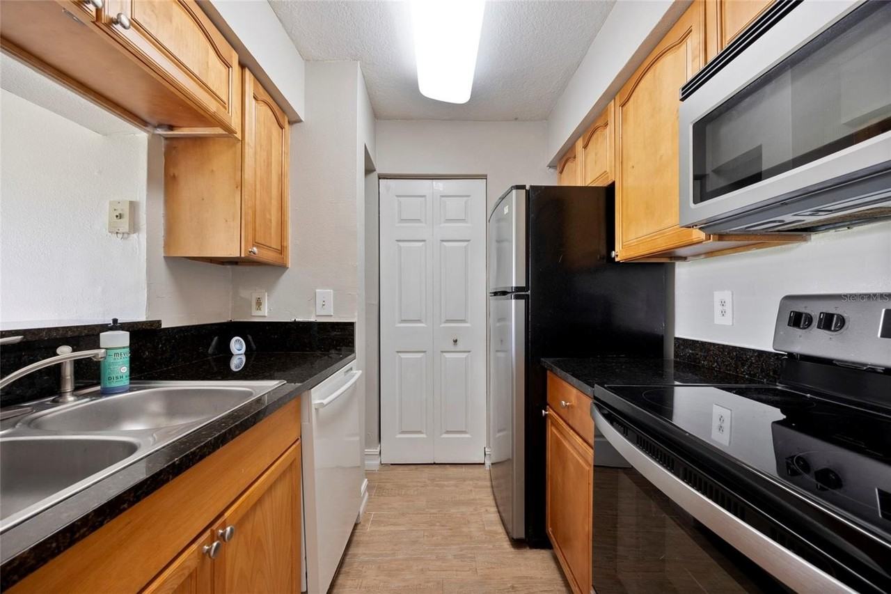 241 Afton Sq #103 - Photo 5 of 18