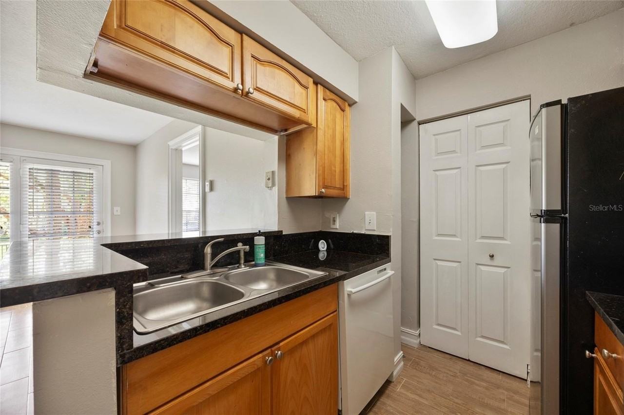 241 Afton Sq #103 - Photo 6 of 18
