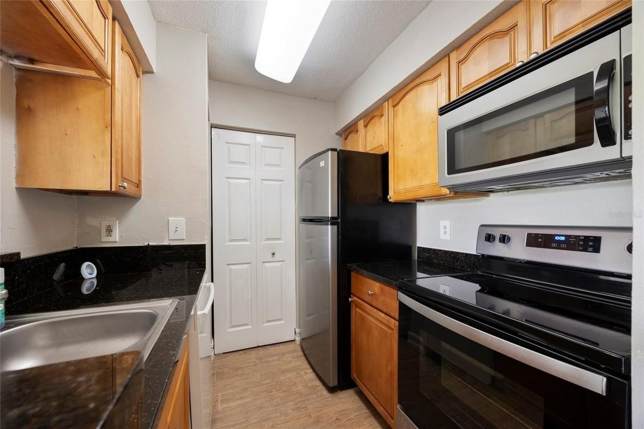 241 Afton Sq #103 - Photo 7 of 18