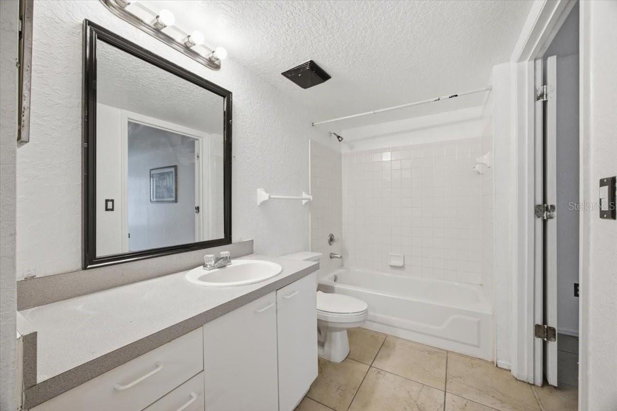 1602 Columbia Arms Cir #106 - Photo 4 of 16