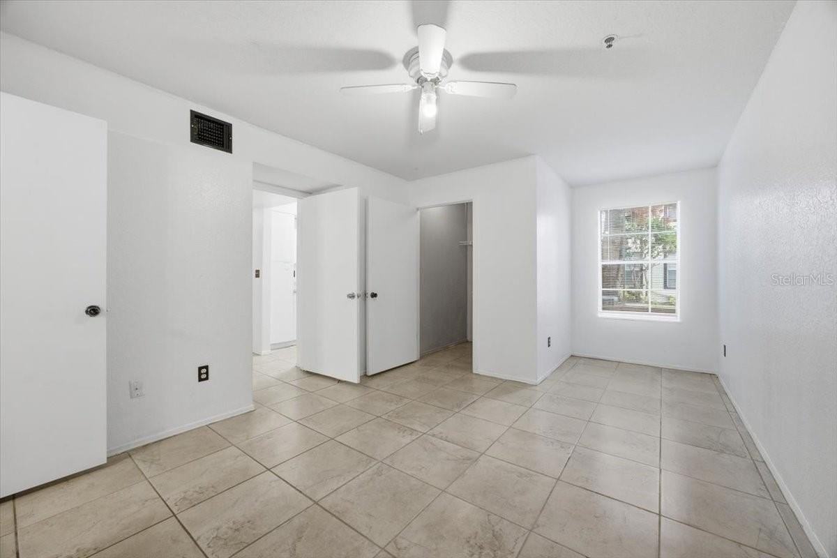 1602 Columbia Arms Cir #106 - Photo 5 of 16