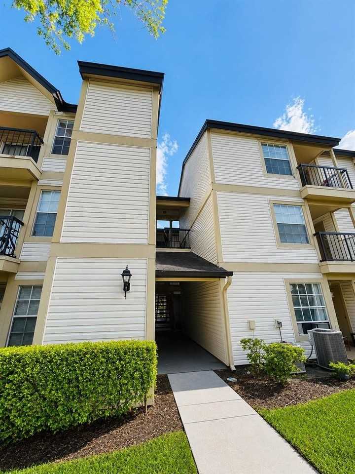 1908 Lake Atriums Cir #9