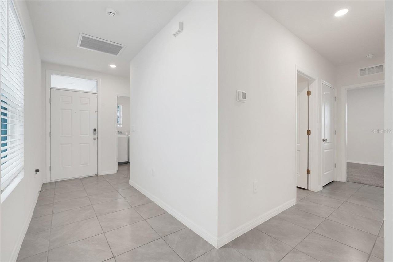 3881 Brant Pl - Photo 4 of 30