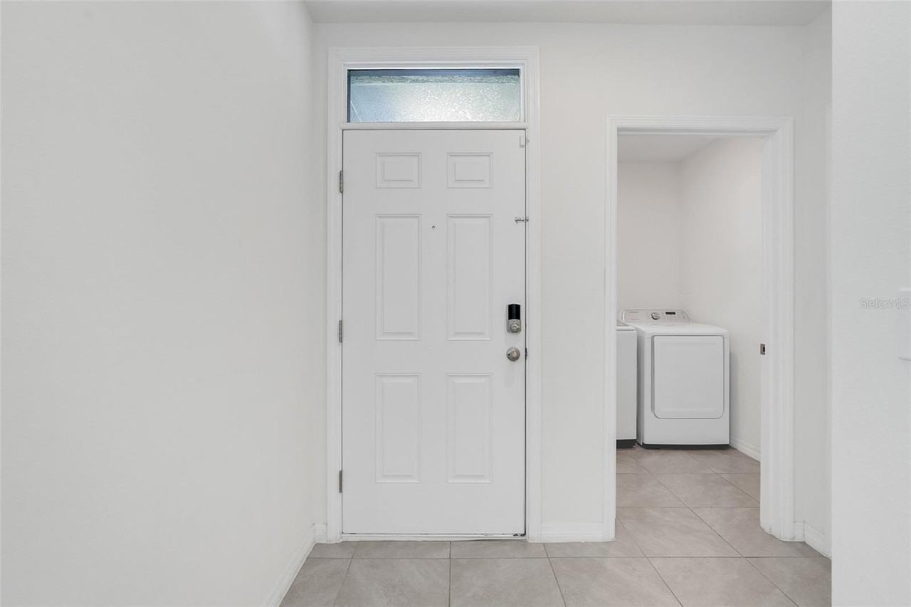 3881 Brant Pl - Photo 6 of 30
