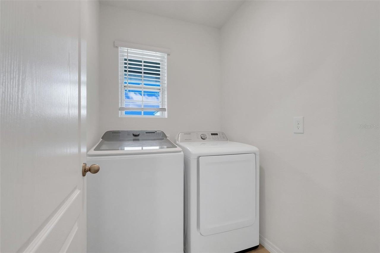 3881 Brant Pl - Photo 7 of 30