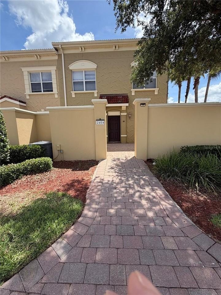 2404 Bella Vista Dr
