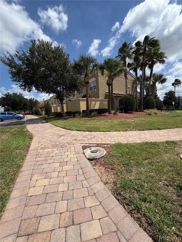2404 Bella Vista Dr - Photo 4 of 50