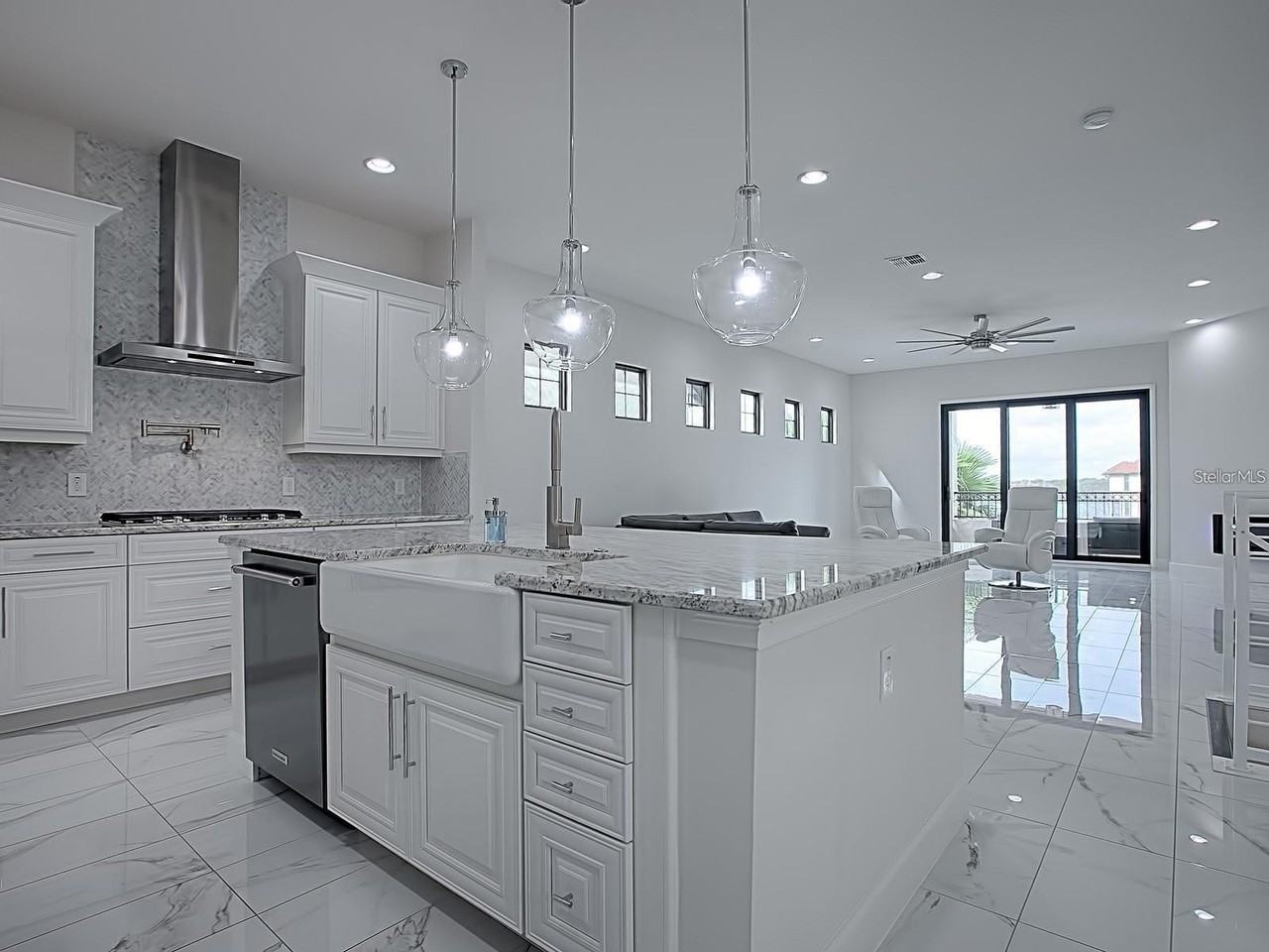 7661 Toscana Blvd - Photo 5 of 37