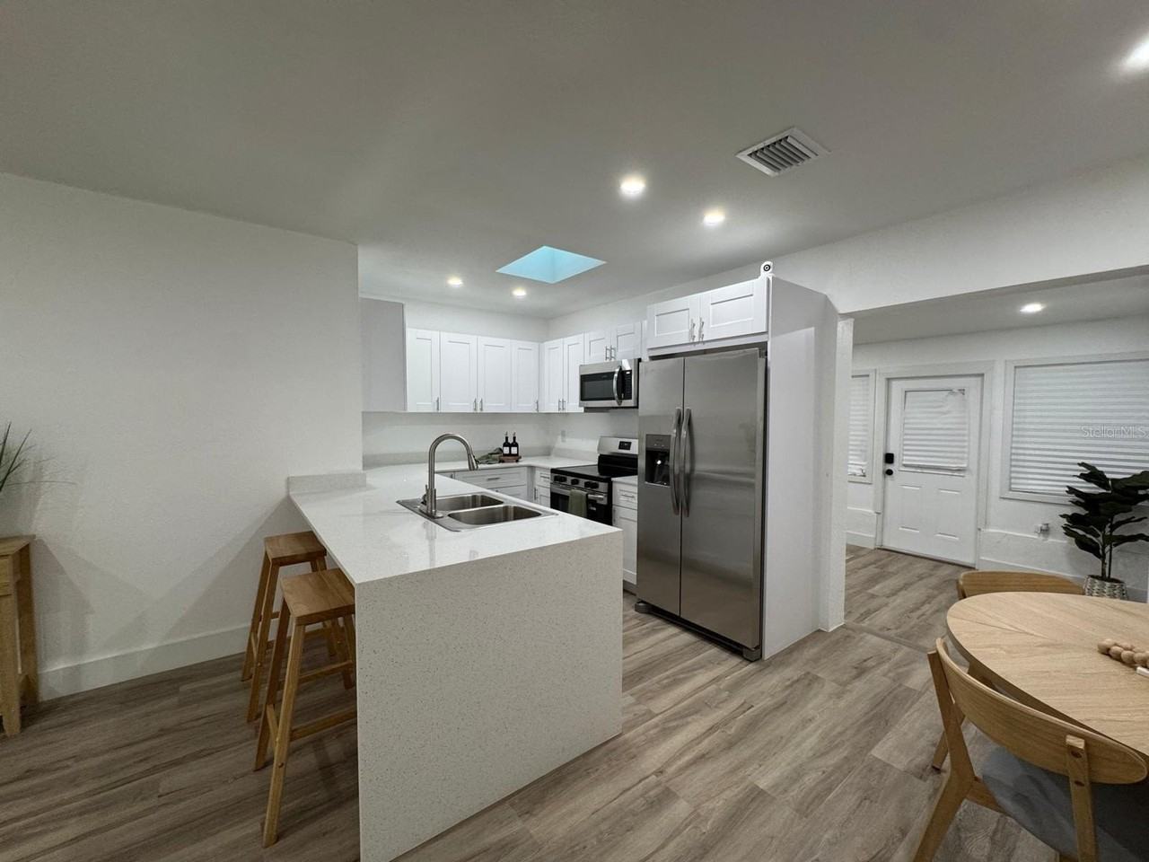 22011 Catherine Ave - Photo 5 of 36