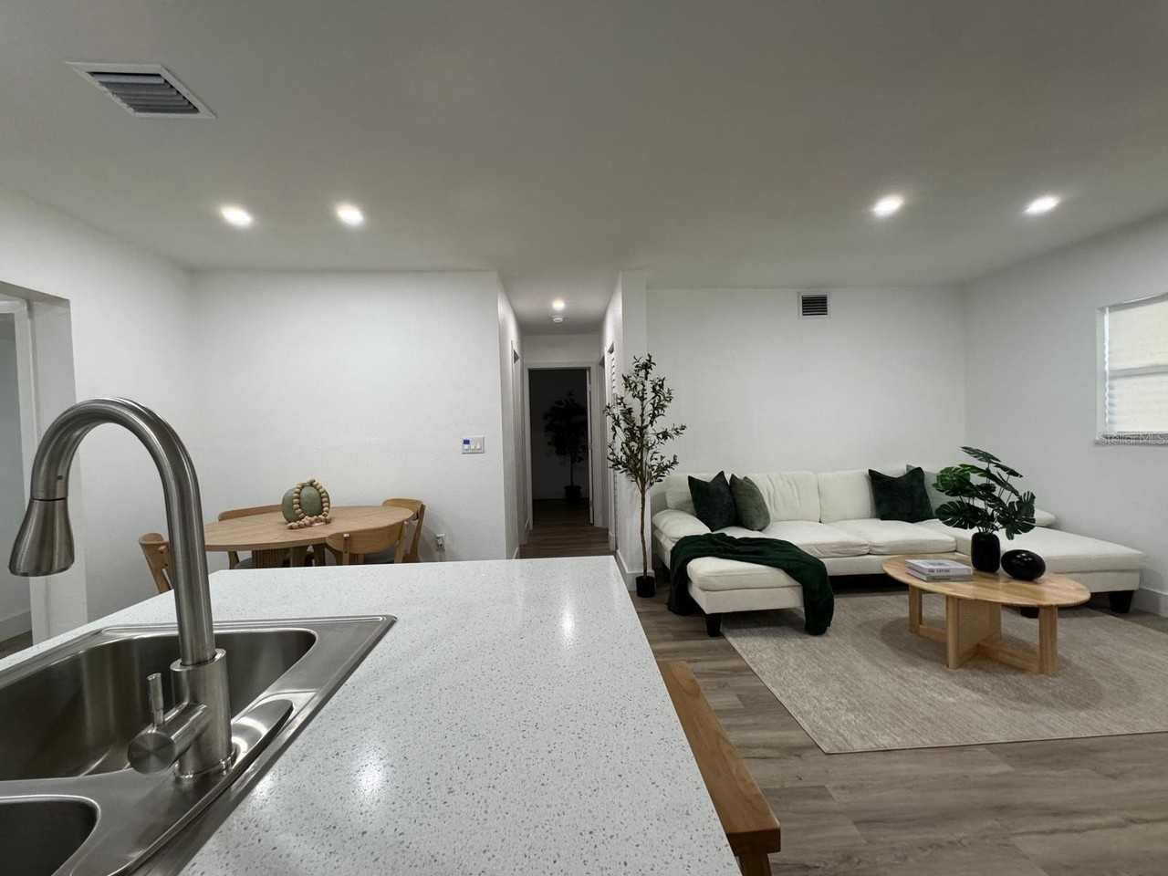 22011 Catherine Ave - Photo 7 of 36