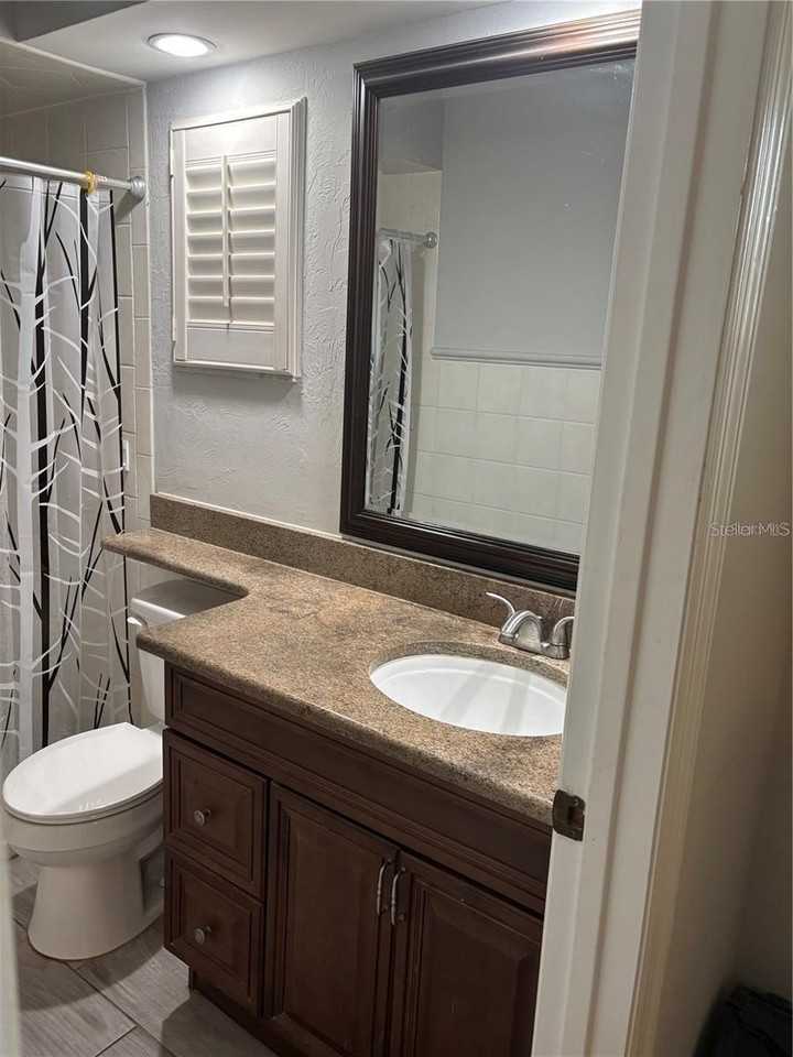 105 E Cottesmore Cir - Photo 2 of 20