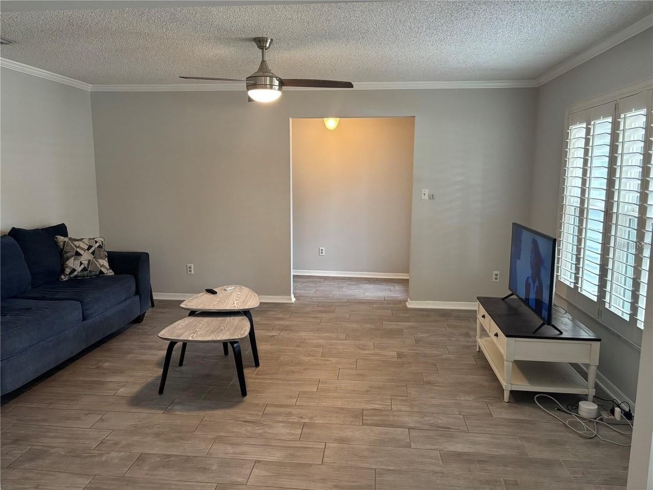 105 E Cottesmore Cir - Photo 3 of 20